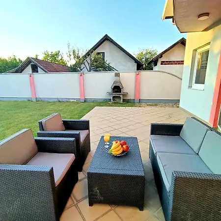Privates Haus Mit Grossem Garten Villa Modrica