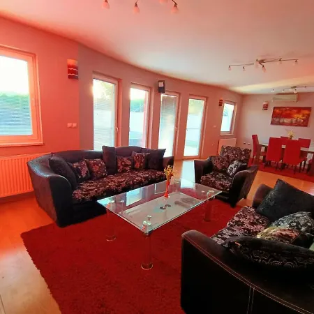 Vila Haus Mit Grossen Garten