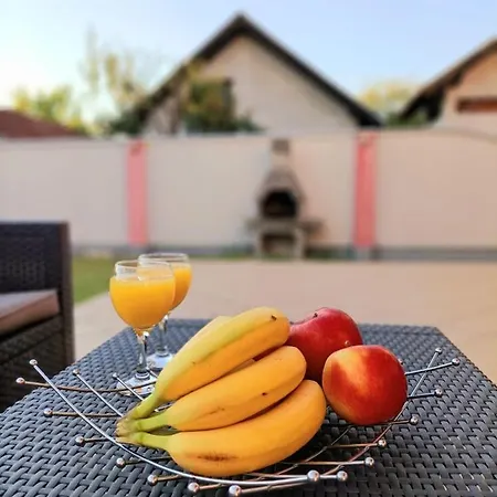 Privates Haus Mit Grossem Garten