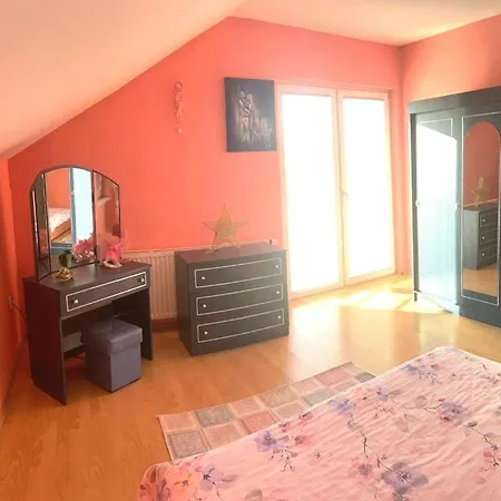 2 Etagen Mit Grossen Garten Vila *