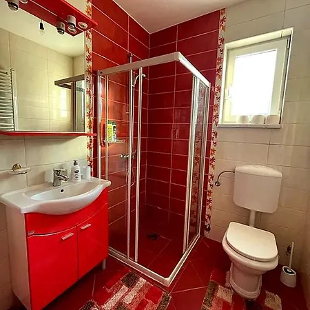 Haus Mit Grossen Garten Vila *