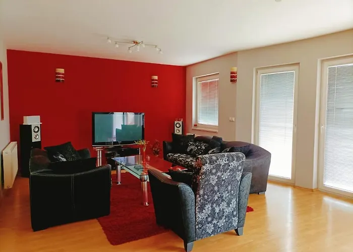 Haus Mit Grossen Garten *