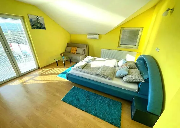 Haus Mit Grossen Garten Willa *