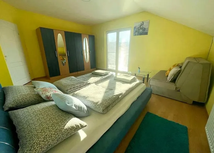 Haus Mit Grossen Garten Willa *